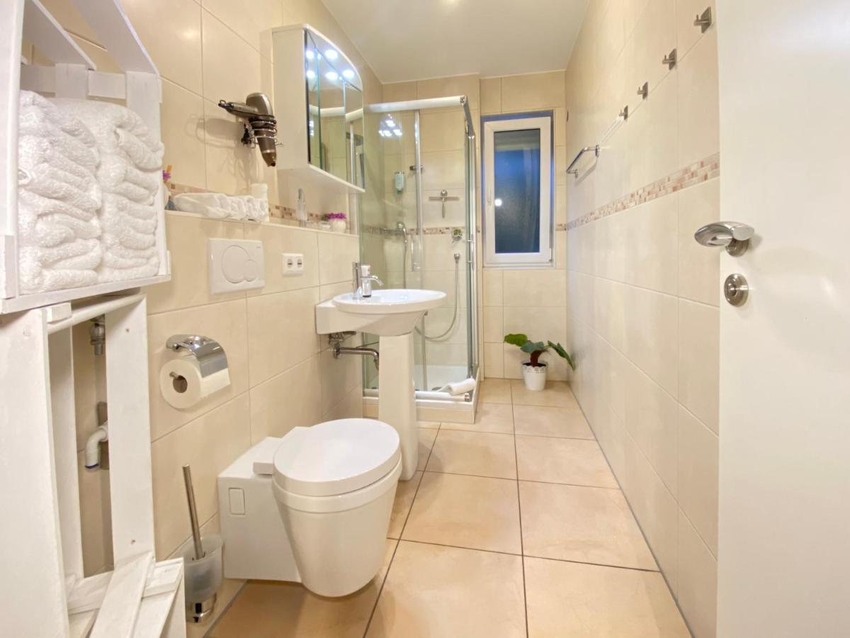 2 Zimmer Apartment, 70 Qm, Max 4 Pers, Private Terasse, 2 Parkplaetze, Internet 250 Mbit Gärtringen Dış mekan fotoğraf